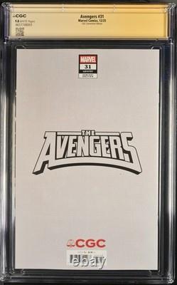 Avengers #31 Peach Momoko NYCC Exclusive Signature Series CGC 9.8 RARE /3,000
