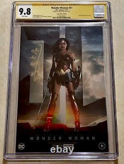 Gal Gadot / Wonder Woman Signed Signature Series Convention Foil Cover Cgc 9.8