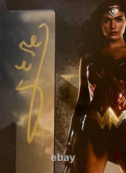 Gal Gadot / Wonder Woman Signed Signature Series Convention Foil Cover Cgc 9.8