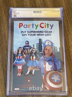 Marvel Comics Spider-Man #12 Signed-Hailee Steinfeld CGC Signature Series 9.8