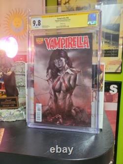 Vampirella #30 CGC 9.8 SIGNED Lucio Parrillo Signature Series Variant Dynamite