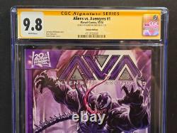 Aliens Vs. Avengers #1 Édition Variante CGC SS Notée 9.8 Signée par Mark Brooks