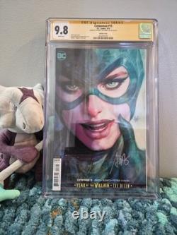 CATWOMAN #13 (2019) ? CGC 9.8 SS ? Couverture B ? Signature de Stanley Artgerm Lau