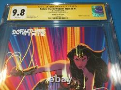 État Futur Wonder Woman #1 Variante Hughes CGC Signature Series CGC 9.8 NM/M