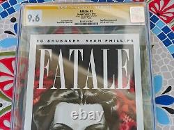 Fatale Image Comics #1 CGC 9.6 Signature Series signé par Ed Brubaker