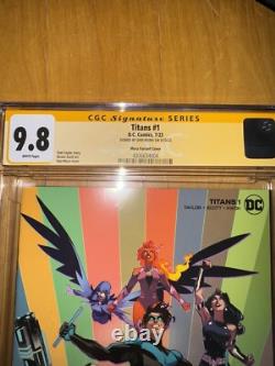 Titans #1 SS CGC 9.8 Variante Couverture Dan Mora Signature Series 2023 Batman DC Rare